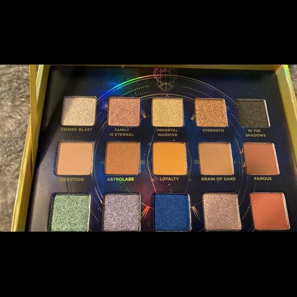 Brand new in box Limited collectors edition Urban Decay Marvel eyeshadow palette - Picture 6 of 9